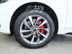 2025款 40 TFSI 豪华动感型