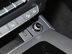 2025款 40 TFSI 豪华动感型