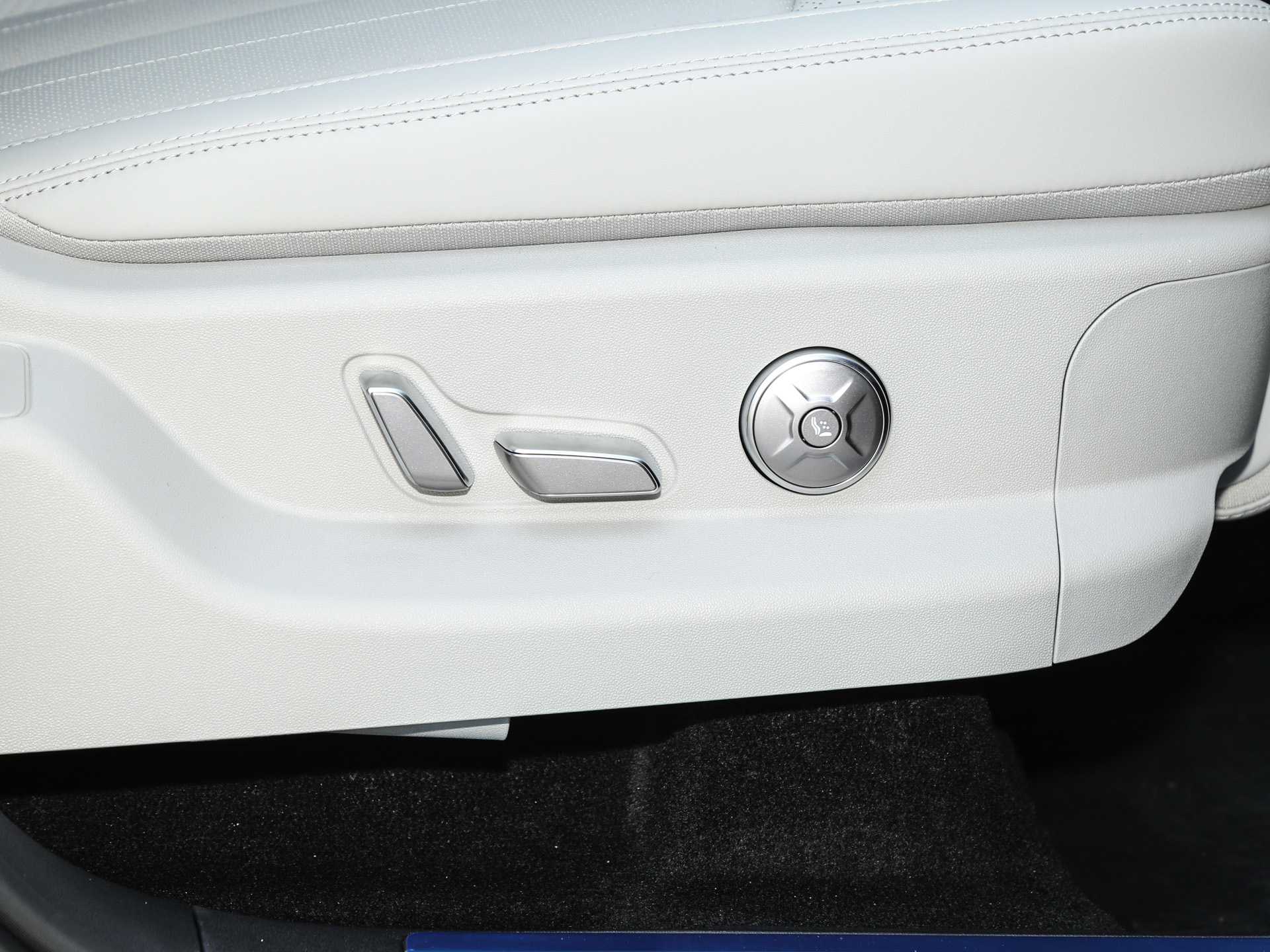 2025款  190KM四驱Ultra版