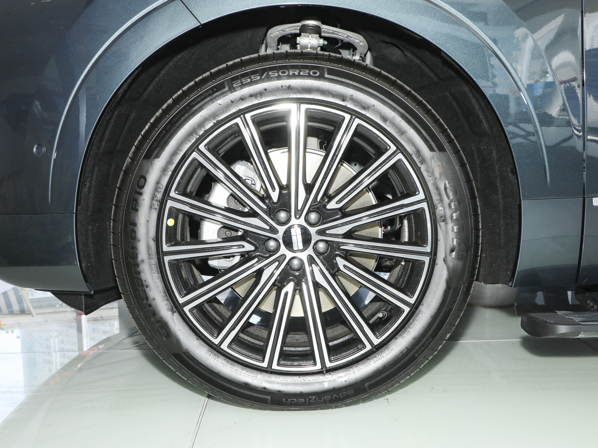 2025款 230km 两驱探索版