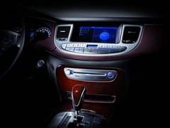 2008款 3.3L 自动 顶级型