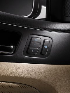 2008款 3.3L 自动 顶级型
