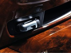 2008款 3.3L 自动 顶级型