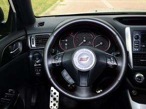 斯巴鲁  2.5T 手动 方向盘整体