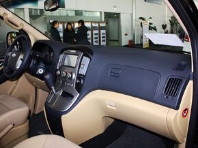 现代(进口)  2.4L 自动 中控台右侧