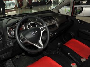 广汽本田  1.3L 手动 中控台左侧