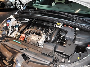 DS 雪铁龙（进口）  1.6T 自动 发动机主体特写