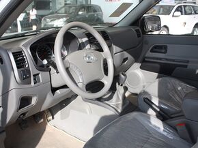 长城  柴油 2.8T 手动 中控台左侧