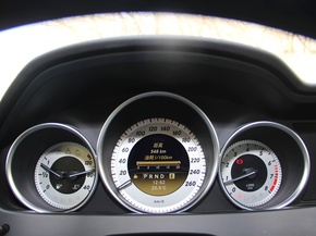 奔驰(进口)  C200 1.8T 方向盘后方仪表盘