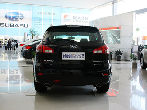 斯巴鲁 3.6L 自动 车辆正后方尾部视角