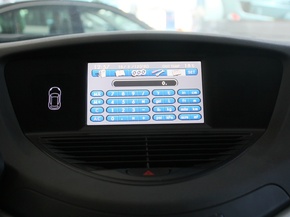 斯巴鲁  3.6L 自动 中控仪表台上方