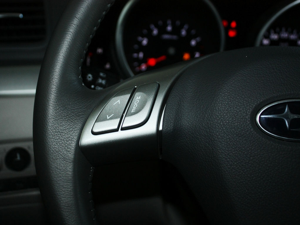 斯巴鲁 3.6L 自动 方向盘左侧