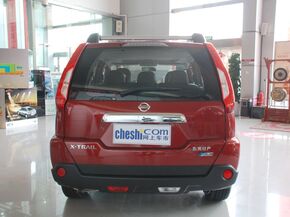 东风日产 2.5L CVT 车辆正后方尾部视角