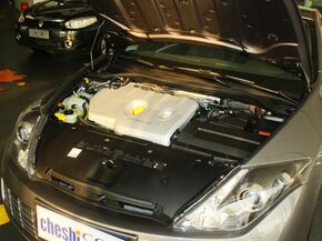 雷诺  2.0T 自动 发动机主体特写