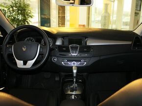 雷诺  2.0T 自动 中控台整体