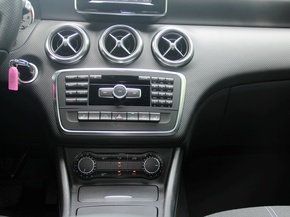 奔驰(进口)  A200 1.6T DCT 中控仪表台总特写