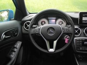 奔驰(进口)  A200 1.6T DCT 方向盘整体