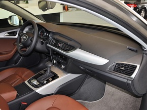 一汽奥迪  30 FSI CVT 中控台右侧