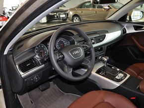 一汽奥迪  30 FSI CVT 中控台左侧