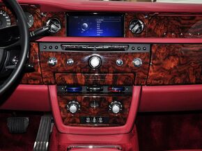 劳斯莱斯  6.7L 自动 中控仪表台总特写