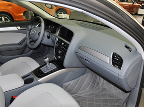 一汽奥迪  30TFSI 中控台右侧