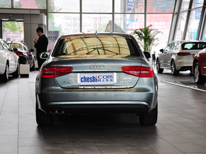 一汽奥迪  35TFSI 车辆正后方尾部视角