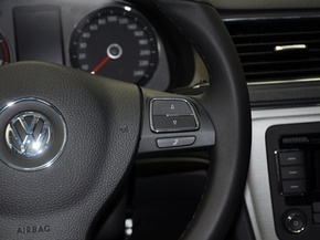 上海大众  1.4TSI DSG 方向盘右侧