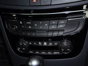 东风标致  2.3L 自动 中控台中央特写