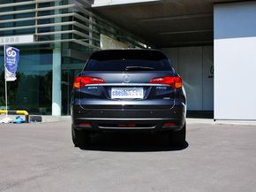 讴歌 3.5L 自动 车辆正后方尾部视角