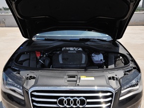 奥迪(进口)  2.0T 发动机局部特写