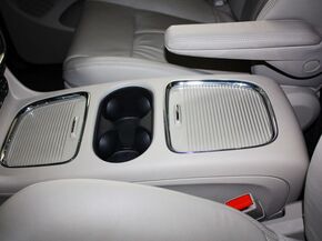 克莱斯勒(进口)  3.6L 自动 前排座椅中央中间