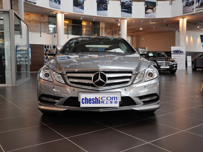 奔驰(进口)  E200 1.8T 车头正面视角