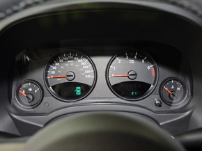 Jeep 2.0L CVT 方向盘后方仪表盘