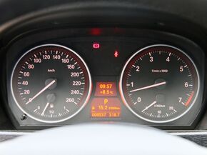 华晨宝马  sDrive18i 2.0L 方向盘后方仪表盘