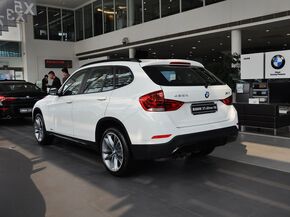 华晨宝马 sDrive20i 2.0T 车辆左后45度视角