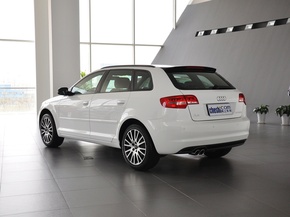 奥迪(进口) Sportback 30TFSI 1.4T AT 车辆左后45度视角