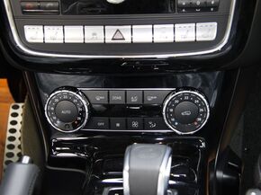 奔驰AMG  G65 6.0T 中控台下方特写