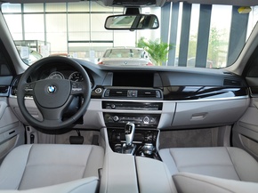 宝马(进口) 530i 3.0L 中控台整体