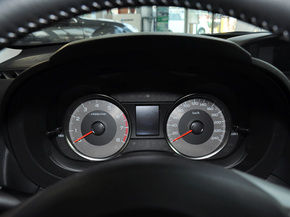 斯巴鲁  2.5L CVT 方向盘后方仪表盘