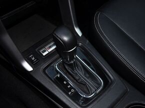 斯巴鲁  2.0T CVT 挂档把手特写