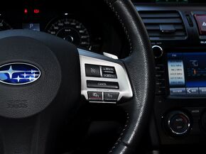 斯巴鲁  2.0T CVT 方向盘右侧