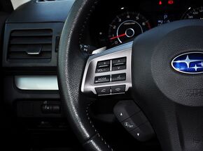 斯巴鲁  2.0T CVT 方向盘左侧