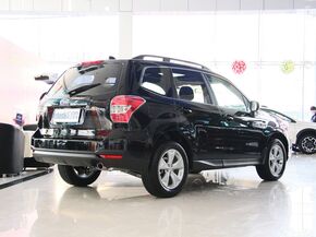 斯巴鲁  2.5L CVT 车辆右侧尾部视角