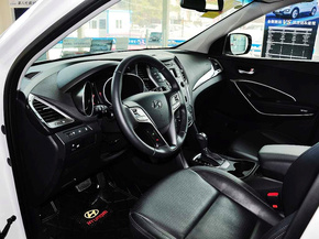 北京现代  2.4L 自动 中控台左侧