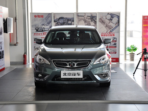 北京汽车(绅宝)  2.3T 自动 车头正面视角