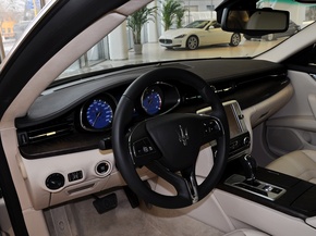 玛莎拉蒂  3.0T 中控台左侧