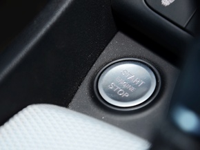 一汽奥迪  2.0T 车辆点火开关特写