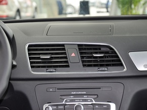 一汽奥迪  2.0T 中控仪表台上方