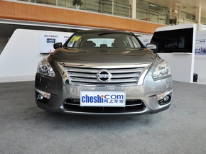 东风日产 2.5L 车头正面视角