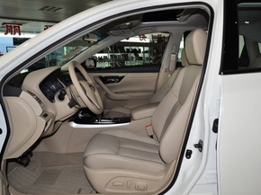 东风日产 2.5L 驾驶席座椅正视图